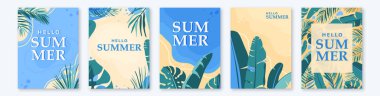 Yaz tropikal küme vektör arka planı. Orman palmiyesi yapraklı tropik posterler, canavarlar, en basit yassı modern tarzda muz. Plaj, güneş ve deniz kartı, pankart tasarımı. Seyahat cenneti tatili.