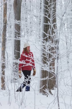 Kanada 'da kar ayakkabısı giymiş bir çift.