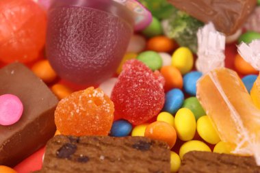 Karışık Şeker ve Çikolatalı Şekerlemeli Renkli Mücevherler