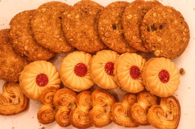 Farklı lezzetli kurabiyeler çok güzel tasarımlarda saklanır.