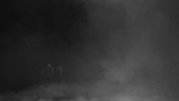 低速运动中的白烟 烟雾弥漫 薄薄的冷雾笼罩在明亮的Bg — 图库视频影像