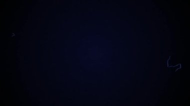 Elektrik yayan kare bir logo için siyah yer tutucu. Logo şablonu gösteriyor. Elektrik Logosu Ortaya Çıktı