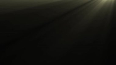 Optik mercek ışıldamaya başlıyor. 4K güzel beyaz spot ışıkları efektleri. Proje ekran örtüsü etkisi için. Flaş ışıkları. Parlak ışık merceği alev efekti