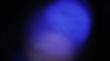 Hafif organik sızıntılar arka plan animasyon stok görüntülerini etkiler. Mercek ışığı etrafta yanıp sönüyor ve soyut bir arka plan animasyonu oluşturuyor. 4K 'da Klasik Işık Sızıntısı