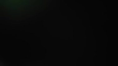 Hafif organik sızıntılar arka plan animasyon stok görüntülerini etkiler. Mercek ışığı etrafta yanıp sönüyor ve soyut bir arka plan animasyonu oluşturuyor. 4K 'da Klasik Işık Sızıntısı