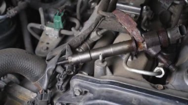 Motor onarım yakıtı enjeksiyonu. Kamyonda yaygın olarak kullanılan dizel enjeksiyon sistemi.