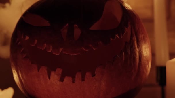 Halloween Ist Feiertag Halloween Geschnitzter Kürbis Kerzen Rauch Dunkle Szene — Stockvideo
