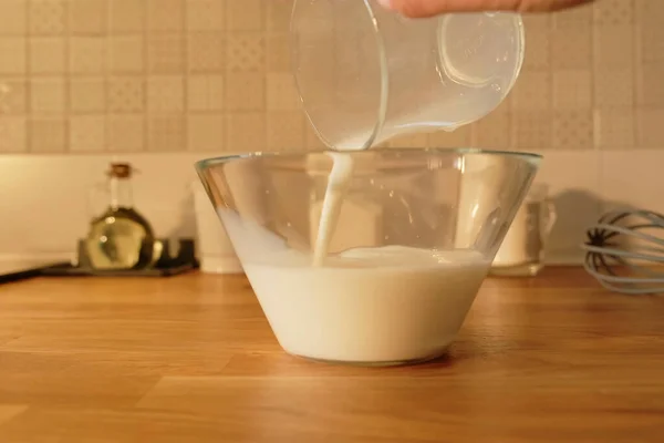 Процес Виготовлення Булочок Борошно Яйця Шоколад Тремтять Тісто Молоко Сіль — стокове фото