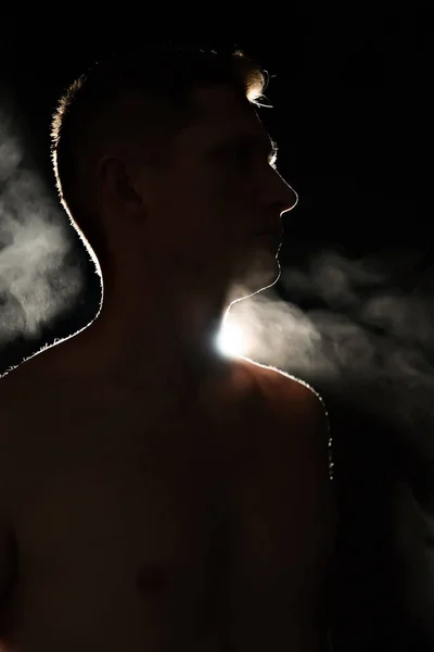 Siluet Seorang Pria Pria Dalam Kegelapan Asap Uap Seorang Pria — Stok Foto