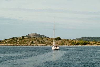Karadağ 'da Adriyatik Denizi' nde yelkenli tekne.