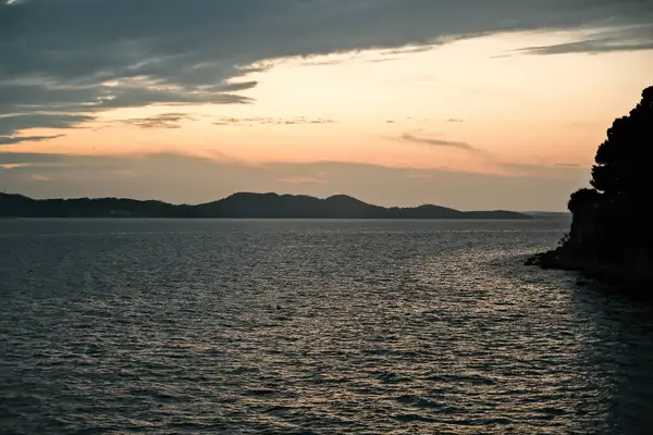 Karadağ 'da Adriyatik Denizi' nde yelkenli tekne.