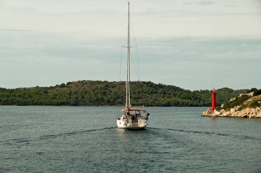 Hırvatistan 'da Adriyatik Denizi' nde yelkenli.