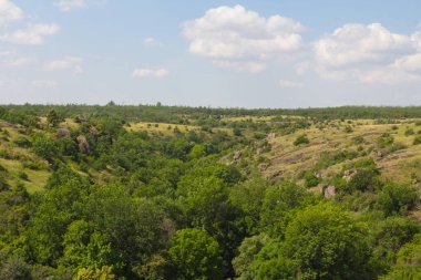 Arbuzynsky kanyonu, Ukrayna 'nın Mykolaiv Oblastı' nın Voznesenskyi bölgesinde Arbuzynka nehri kıyısındaki Trykraty köyü yakınlarında bulunan bir kanyondur.