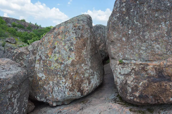 Úzký Průchod Mezi Dvěma Velkými Kameny Arbuzynském Kaňonu Vesnice Trykraty — Stock fotografie