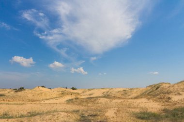 Oleshkiv kumlarının manzarası - Kherson şehrinin yakınındaki Ukrayna çölü. Ukrayna