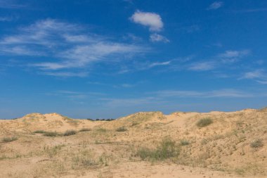 Oleshkiv kumlarının manzarası - Kherson şehrinin yakınındaki Ukrayna çölü. Ukrayna
