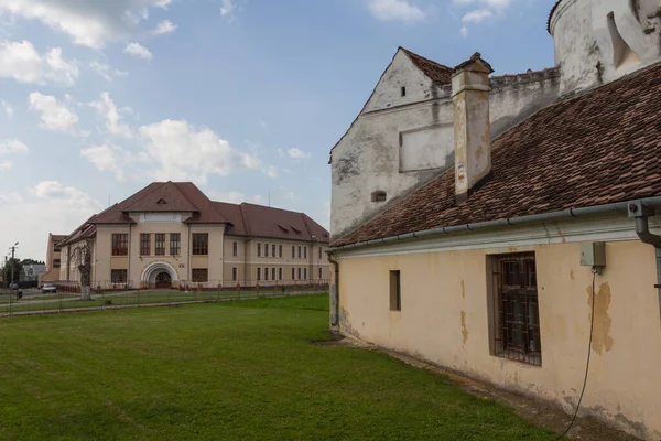 Prejmer şehrindeki tarihi kilise kalesinin duvarları. Transilvanya. Romanya