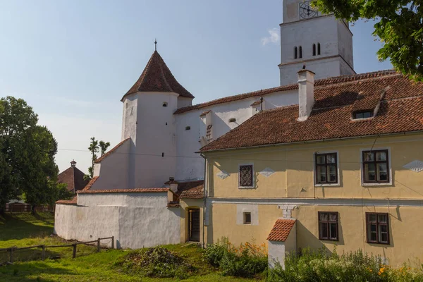 Veduta Della Storica Chiesa Fortezza Nella Città Hrman Transilvania Romania — Foto Stock