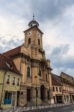 Eski Brasov Kasabası 'ndaki Aziz Peter ve Paul Katolik Kilisesi. Transilvanya. Romanya