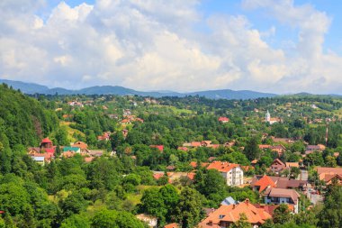 Ünlü Drakula 'nın Kalesi' nin bulunduğu Bran köyünden bir manzara. Transilvanya. Romanya
