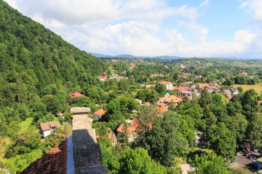 Ünlü Drakula 'nın Kalesi' nin bulunduğu Bran köyünden bir manzara. Transilvanya. Romanya