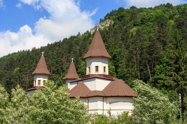 stock image View of the Orthodox Church of the city of Bran. Brasov, Transylvania. Romania