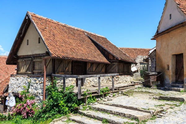 Rasnov Kalesi 'nin bölgesindeki tarihi binalar. Transilvanya. Romanya