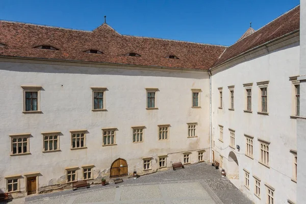 Mauern Hof Der Historischen Festung Fagaras Einem Sonnigen Tag Siebenbürgen — Stockfoto