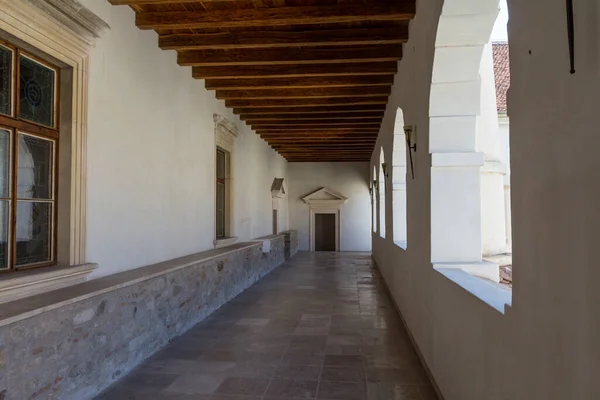 Corridor Met Schaduwen Het Grondgebied Van Ongelooflijke Historische Fagaras Fort — Stockfoto