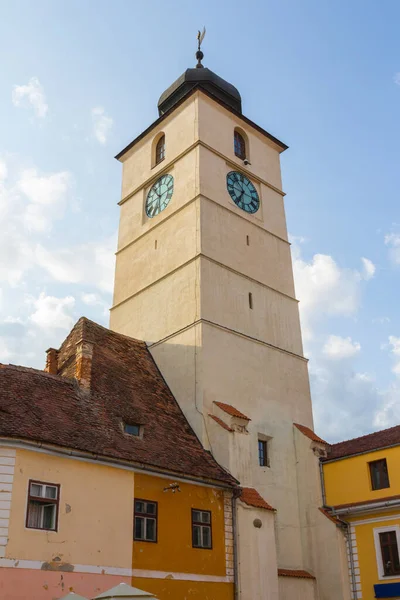 西比乌市罗马天主教三位一体教堂钟楼的景观 暂时的 罗马尼亚 — 图库照片