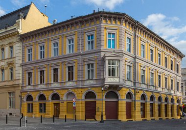 Sibiu 'daki Eski Şehir sokaklarındaki güzel tarihi evler. Transilvanya. Romanya