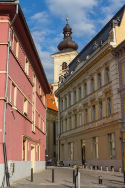 Sibiu 'daki Eski Şehir sokaklarındaki güzel tarihi evler. Transilvanya. Romanya