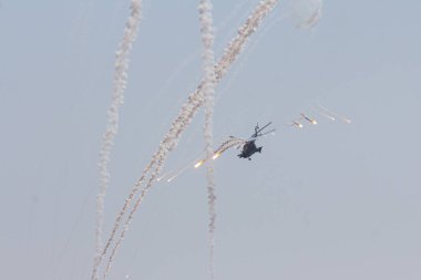 Ukrayna Deniz Kuvvetleri 'nin bir helikopteri Odesa şehrindeki bir askeri geçit töreninde. Ukrayna. 24 Ağustos 2021