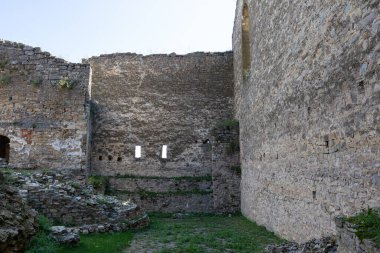 Tarihi Khotyn Kalesi 'nin koruyucu duvarı. Ukrayna