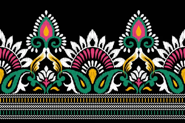 Ikat Bordado Paisley Floral Sobre Fondo Negro Ikat Patrón Étnico — Archivo Imágenes Vectoriales
