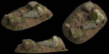 Beyaz arka planda kuru yaprakların üzerine kurulmuş 3 boyutlu yosun kaplı kayalar.