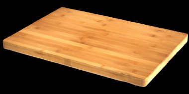 Siyah arkaplanda izole edilmiş ahşap kesme tahtasının 3D çizimi