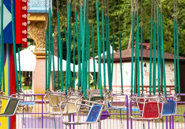 Çocuk ve yetişkinler için lunapark eğlenceleri. 
