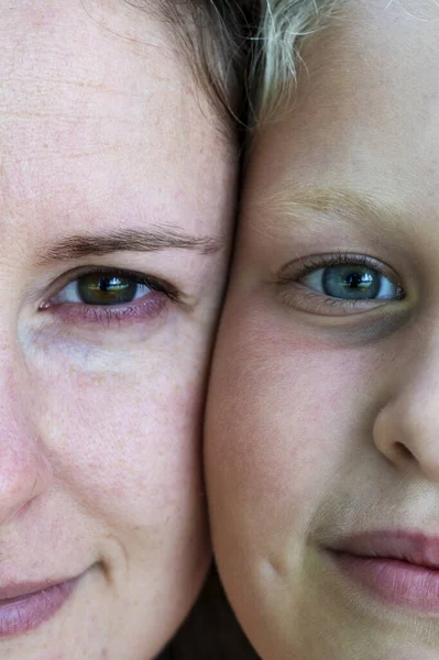 Oczy Matki Córki Twarze Kobiety Dzieckiem Koncepcja Miłości Zaufania Rodziny — Zdjęcie stockowe