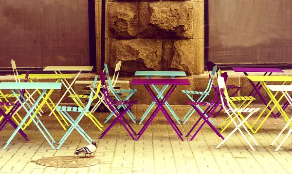 Tavolini Sgabelli Multicolori Strada Tavoli Ferro Colori Caffè Sulla Strada — Foto Stock