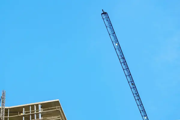 Żuraw Budowlany Żuraw Wieżowy Tle Nieba Zachodzie Słońca Plac Budowy — Zdjęcie stockowe