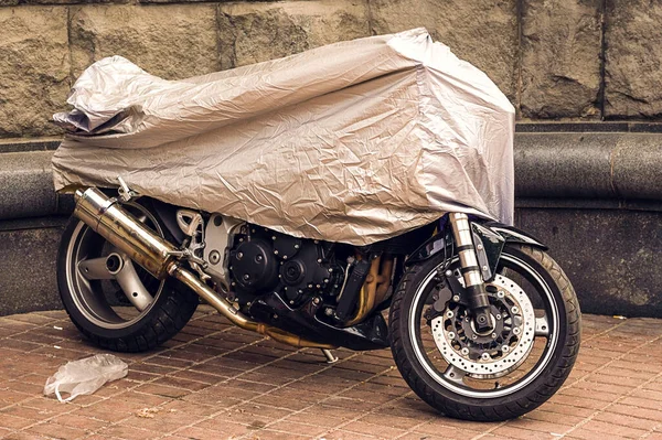 Moto Couverte Moto Garée Dans Une Toile Protection Étui Moto — Photo