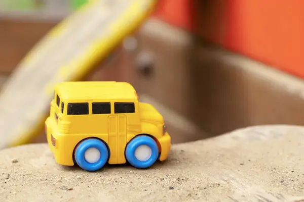 Spielzeugauto Spielzeugmaschine Spielzeugauto Aus Plastik Konzept Kraftverkehr Fahrzeug Kindheit Kinderkram — Stockfoto