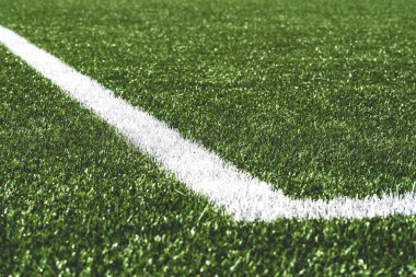 Futbol sahası işaretleri. Futbol, futbol sahası. Futbol stadyumundaki çizgiler, spor arka planı. Kopyalama alanı, yakın plan.