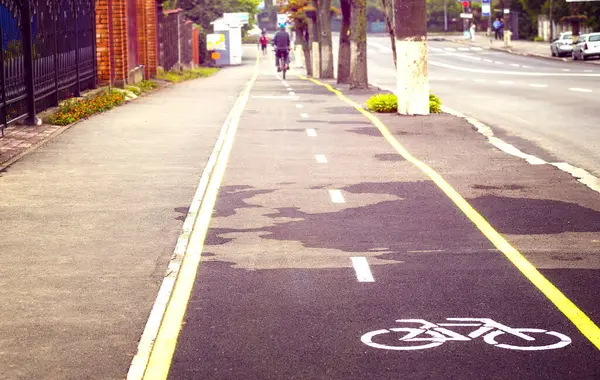 Στο Ποδηλατάδικο Κίτρινη Και Λευκή Σήμανση Ποδηλατόδρομο — Φωτογραφία Αρχείου