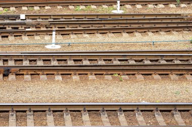 Demiryolu. Demiryolu ve çapraz bağlar. Demiryolu taşımacılığı. Uzun bir yolculuğun başlangıcı, uzun bir yol.. 