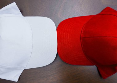 İki başlık, farklı renkte kepler. Üst Manzara. İki antagonizma, Muhalefet, İyi ve Kötü, Seçim, Seçenekler