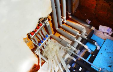 Isıtma sistemi. Zemin ısıtma sistemi ve sıcak su kaynağı. Yeraltı ısıtma sistemi. Zemin altı ısıtma sistemi kuruluyor