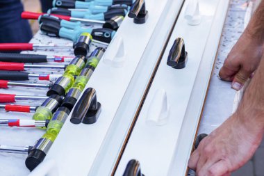 Plastik pencere kulpu seçiyorum. Pencere ve kapıların termal yalıtımı. Plastik pencerelerin eğitim kurulumu.