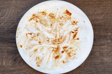 Pis çatal bıçak takımı. Pis tabak. Yemekten sonra kirli tabak. Yemek arkaplanı. İyi iştah, lezzetli yemek ve yemek konsepti.. 